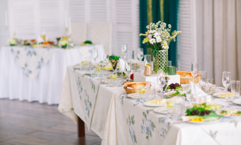 <가든파티> , 
소녀, 담장을 넘어 세상을 만나다 썸네일