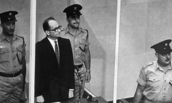 <학살자>,
 허상과 진실 사이의 거리 썸네일