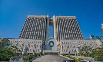 대법원, 임금피크제 무효판결 
‘보상 없는’ 임금피크제는 연령차별 썸네일