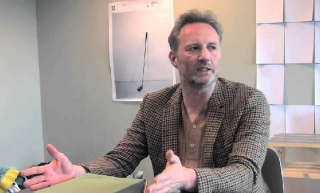 유르헨 베이,
선입견에서 벗어난 디자이너 썸네일